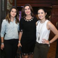 Fátima Bernardes, recém-separada, prestigia show de Tiago Iorc com as filhas