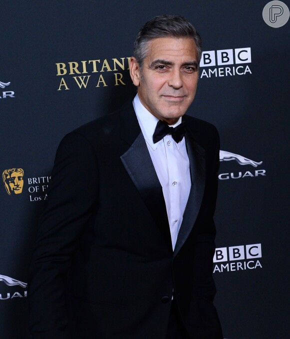 George Clooney deu uma entrevista à revista 'Esquire', edição de 5 de dezembro de 2013, afirmando que não acha uma boa ideia famosos usarem o Twitter