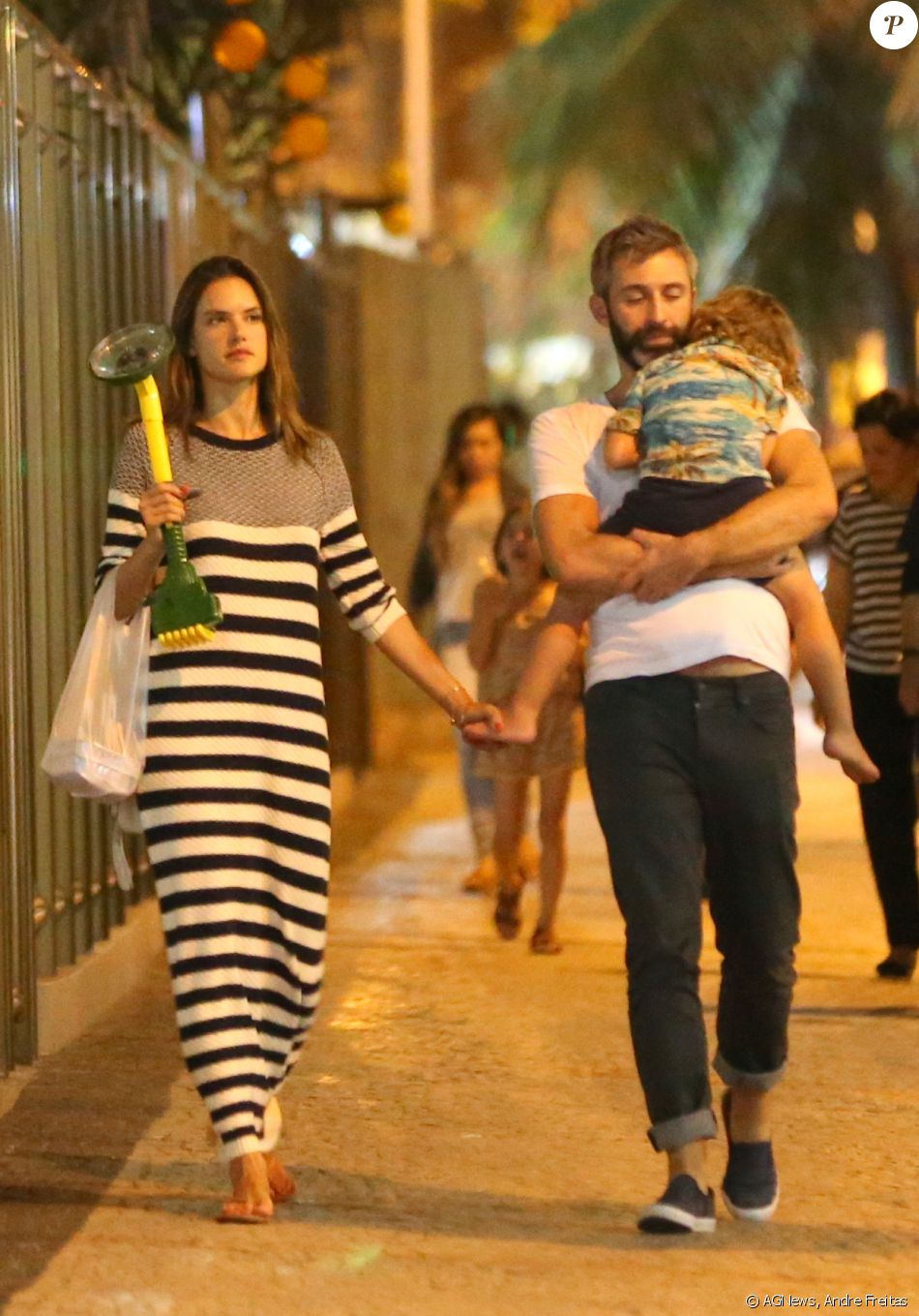 vestido preto despojado