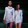 O vestido da grife Balmain, no modelo Lace-Up mini dress, é da coleção de verão 2016 da marca
