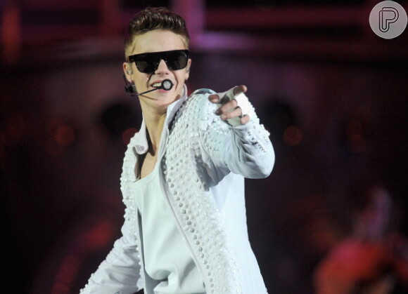 Justin Bieber recusa anel de presente avaliado em R$ 6,9 milhões