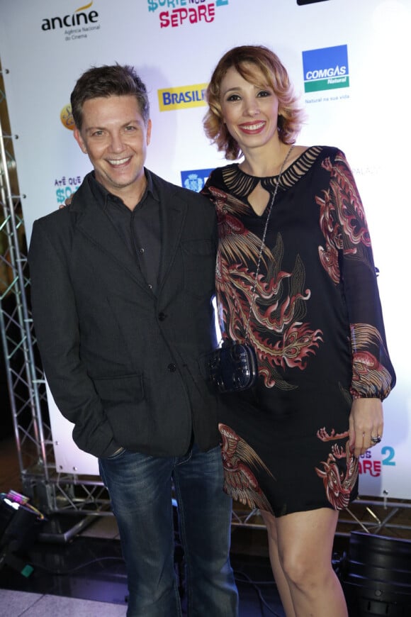 Kiko Mascarenhas e Rita Elmôr marcam presença na pré-estreia do filme 'Até que a sorte nos separe 2'; evento aconteceu na noite desta terça-feira, 11 de dezembro de 2013