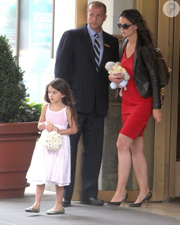 Katie Holmes levou a filhinha para o 'Chá da Alice', em Nova York, em agosto de 2012