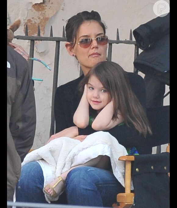 Katie Holmes e a filha, Suri Cruise, visitam Tom Cruise no set do filme  'Knight & Day', em Sevilha, na Espanha, em dezembro de 2009