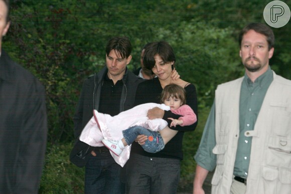 Katie Holmes levou Suri, com Tom Cruise, a um zoológico em Berlim, na Alemanha, em agosto de 2007
