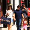 Katie Holmes e Tom Cruise levaram Suri para fazer compras no Westfield Mall, em Los Angeles, em julho de 2010, um dia antes do aniversário de Tom