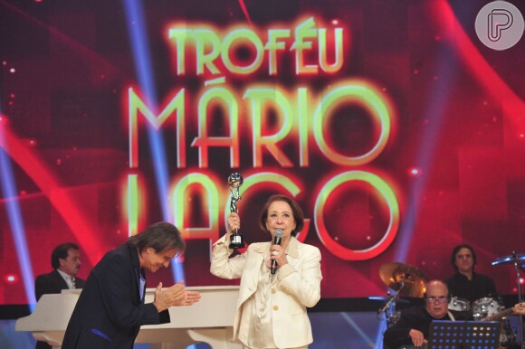 Fernanda Montenegro é reverenciada por Roberto Carlos