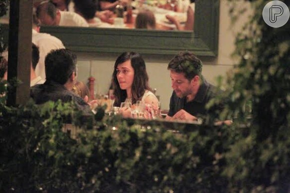 Murilo Benício janta com a ex-mulher Alessandra Negrini em restaurante no Rio de Janeiro