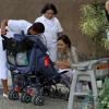 Guilhermina Guinle foi vista passeando com a sua filha, Mina, de apenas 2 meses, no Leblon, Zona Sul do Rio de Janeiro, nesta terça-feira, 17 de dezembro de 2013