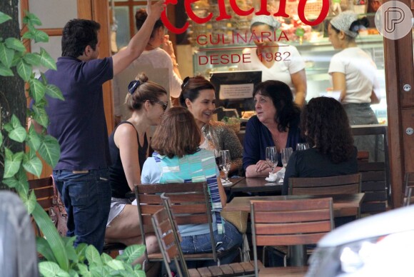 Guilhermina Guinle foi vista jantando na companhia de amigos no restaurante Celeireiro, no Leblon, Zona Sul do Rio de Janeiro, nesta terça-feira, 17 de dezembro de 2013