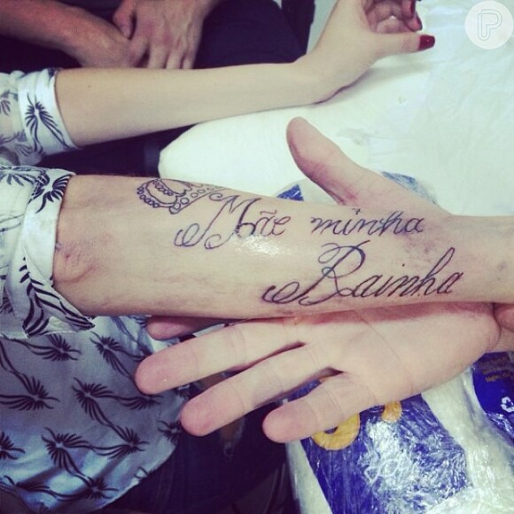 Bárbara Evans está removendo a tatuagem que fez em homenagem aos pais