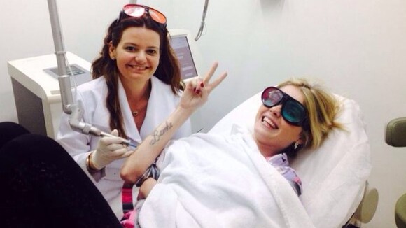 Bárbara Evans inicia tratamento para remover tatuagem: 'Não combinou comigo'