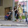Matthew McConaughey e Camila Alves caminham com os filhos pelas ruas de Belo Horizonte, em Minas Gerais