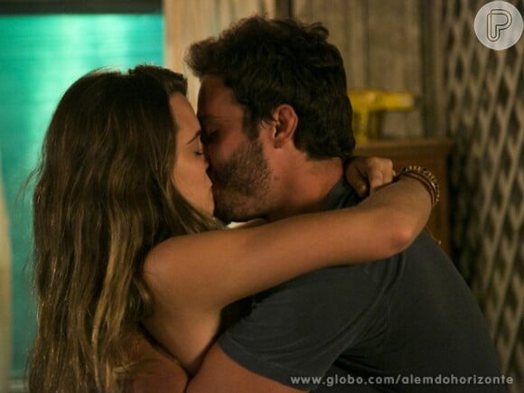 William (Thiago Rodrigues) e Lili (Juliana Paiva) estão namorando escondido do Grupo, em 'Além do Horizonte'