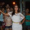 Ivete Sangalo posa com as fãs no Bahia Café Hall, em Salvador