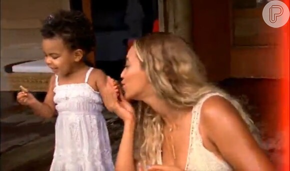Beyoncé brinca com a filha no clipe da música "Blue (feat Blue Ivy)" gravado no Brasil