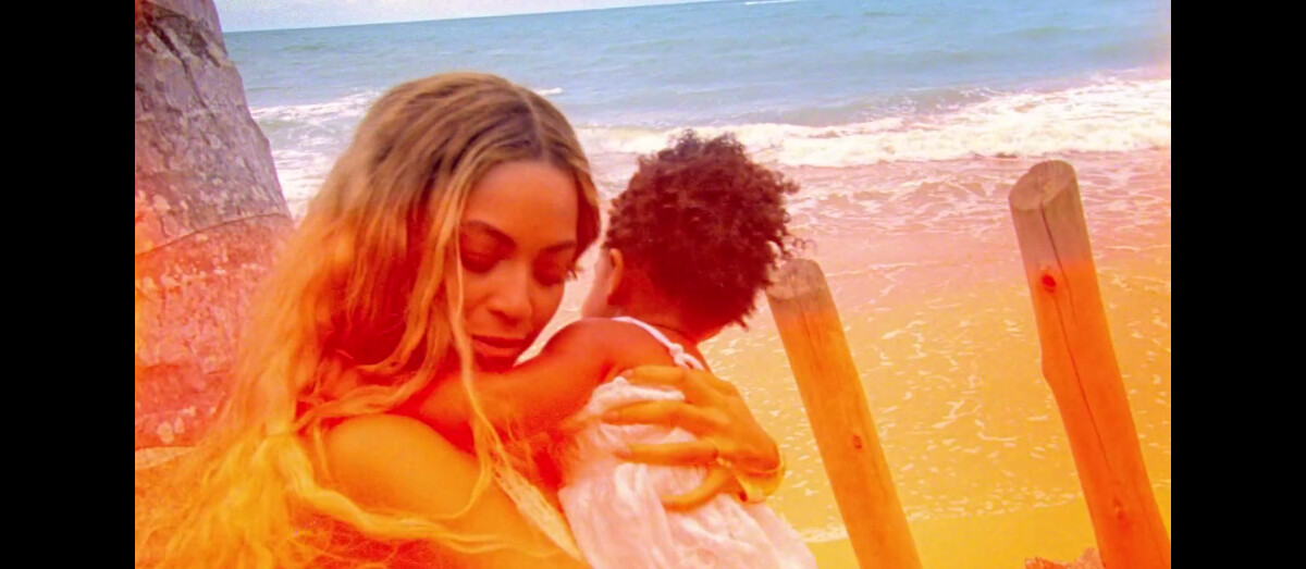 Foto Blue Ivy, com 1 aninho, já estava gravando clipe com a mamãe