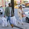 Kim Kardashian e Kanye West fazem compras de Natal e a socialite exibe sua nova bolsa