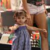 Grazi Massafera curtiu a tarde desta segunda-feira, 30 de dezembro de 2013, ao lado de sua filha, Sofia, de 1 ano e 7 meses, no shopping Fashion Mall, em São Conrado, Zona Sul do Rio de Janeiro