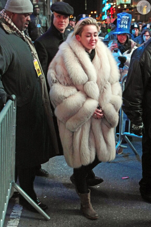 Miley Cyrus foi uma das convidadas para se apresentar no réveillon de Nova York na noite desta terça-feira, dia 31 de dezembro de 2013