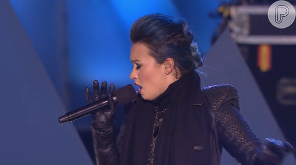 Demi Lovato tocou no ET Canada's New Year's Eve Special, em Niagra Falls 