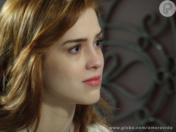 Natasha (Sophia Abrahão) sofre ao ver Thales (Ricardo Tozzi) ir embora, em 'Amor à Vida'
