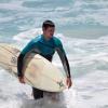 Cauã termina sua sessão de surfe