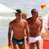 Micael Borges e um amigo curtiram a praia do Leblon, Zona Sul do Rio, nesta quarta-feira, 8 de janeiro de 2014