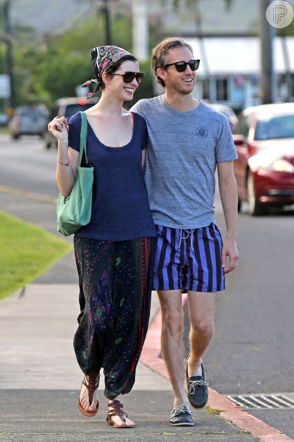 Anne Hathaway e Adam Shulman: de férias no Havaí