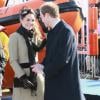 Kate Middleton também costuma repetir sapartos. Em 2011, a duquesa usou uma bota de camurça em seu primeiro compromisso oficial como noiva do príncipe William e depois foi vista em outras ocasiões com o mesmo calçado
