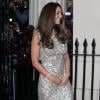 Kate Middleton usa vestido com brilho Jenny Packham, estilista que vestiu a duquesa na saída da maternidade