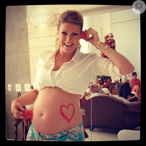 Ana Hickmann posta foto com coração na barriga em homenagem ao primeiro filho