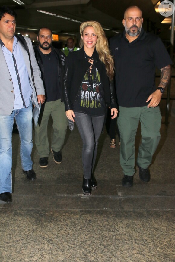 No Brasil, Shakira desembarcou em São Paulo nesta terça-feira, 6 de dezembro de 2016