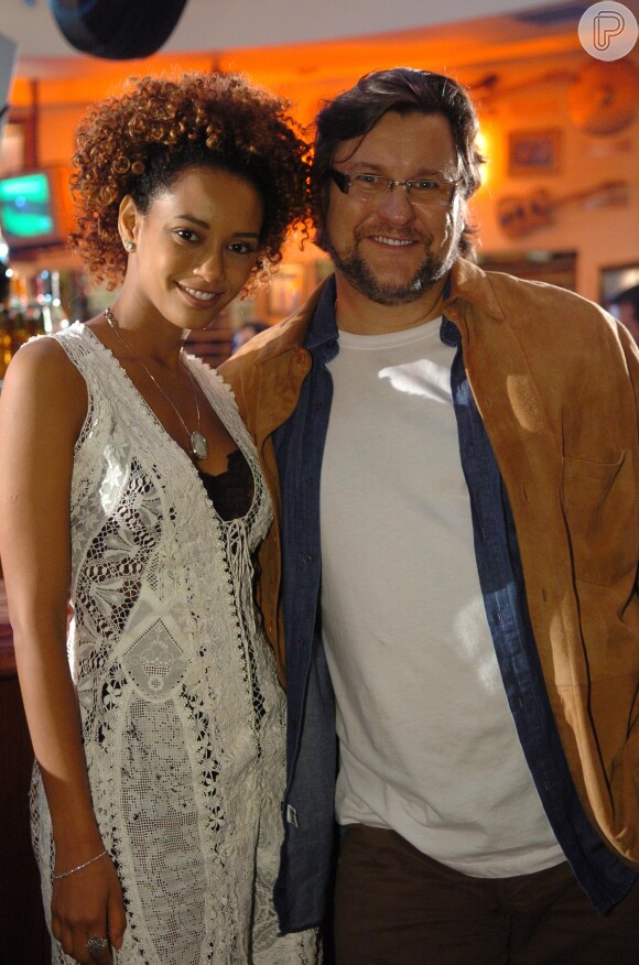 Na série 'Casos e Acasos', em 2008, Taís Araújo surgiu com os cabelos crespos acobreados