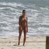 Thaila Ayala foi flagrada na praia da Barra da Tijuca, na Zona Oeste do Rio de Janeiro, antes de viajar para Nova York
