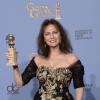 Jacqueline Bisset venceu o Globo de Ouro de Melhor atriz coadjuvante em série, minissérie ou filme para TV por 'Dancing on the edge'