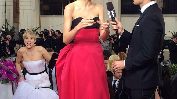 Globo de Ouro 2014: Jennifer Lawrence faz careta na entrevista de Taylor Swift