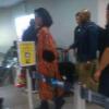 Um fã fez um clique de Rihanna chegando ao aeroporto internacional do Rio de Janeiro no domingo