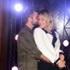 Giovanna Ewbank mordeu o marido, Bruno Gagliasso, após beijá-lo