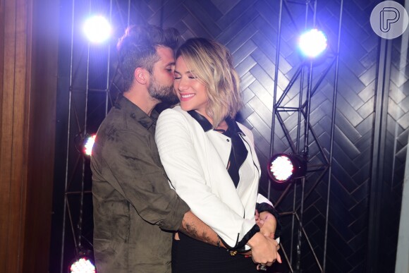 Giovanna Ewbank mordeu o marido, Bruno Gagliasso, após beijá-lo