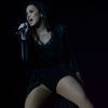 Demi Lovato escolheu um look todo preto, mas não abriu mão da sensualidade