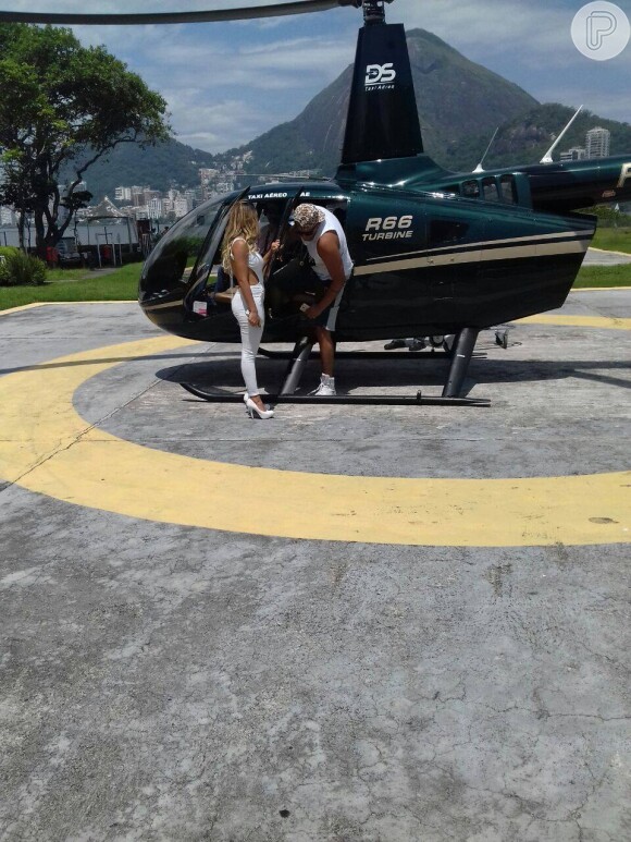 Lexa afirmou que ama andar de helicóptero