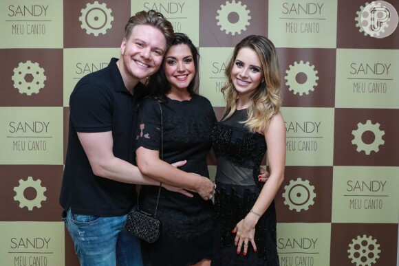 Sandy se apresentou neste domingo, 11 de dezembro de 2016, em São Paulo, e recebeu Michel Teló e Thais Fersoza na plateia