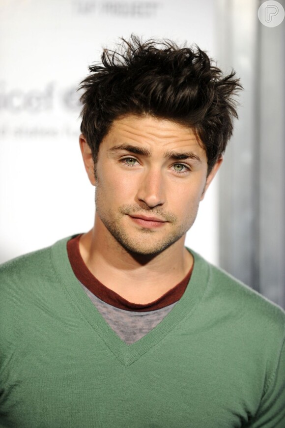 Kyle, interpretado por Matt Dallas, era um adolescente que sofria por não saber seu passado