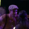 Valdirene (Tatá Werneck) flerta com Diego dentro do 'BBB 14', em cena de  'Amor à Vida'