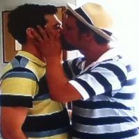 'BBB13': Leandra Leal festeja 'primeiro beijo gay' no reality dado por Aslan