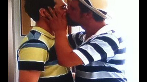 'BBB13': Leandra Leal festeja 'primeiro beijo gay' no reality dado por Aslan