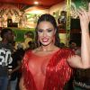 Gracyanne Barbosa apostou em decotão sexy para curtir o ensaio da X-9 Paulistana neste domingo, 22 de janeiro de 2017