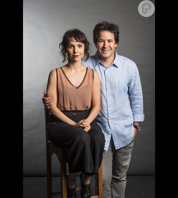 Após atuar em 'Nada Será como Antes' com o marido, Murilo Benício, a atriz afirma que levar trabalho pra casa não é problema para o casal: 'A gente ama o que faz'