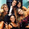 Isis Valverde tem aproveitado férias em Belo Horizonte com amigas (30 de janeiro de 2014)